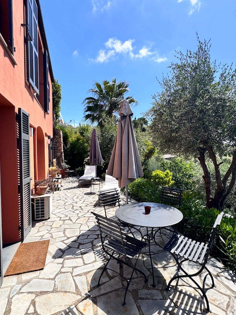 Architect-designed villa with sea views