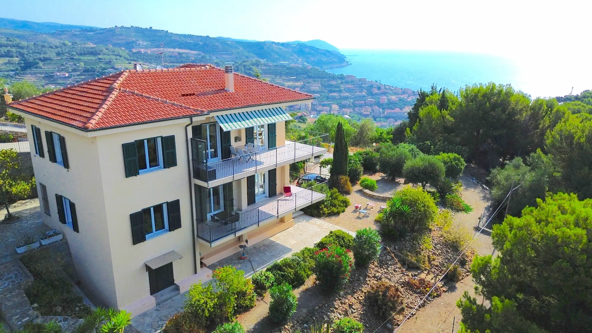 0_START Dreamviews: Villa with two residential units