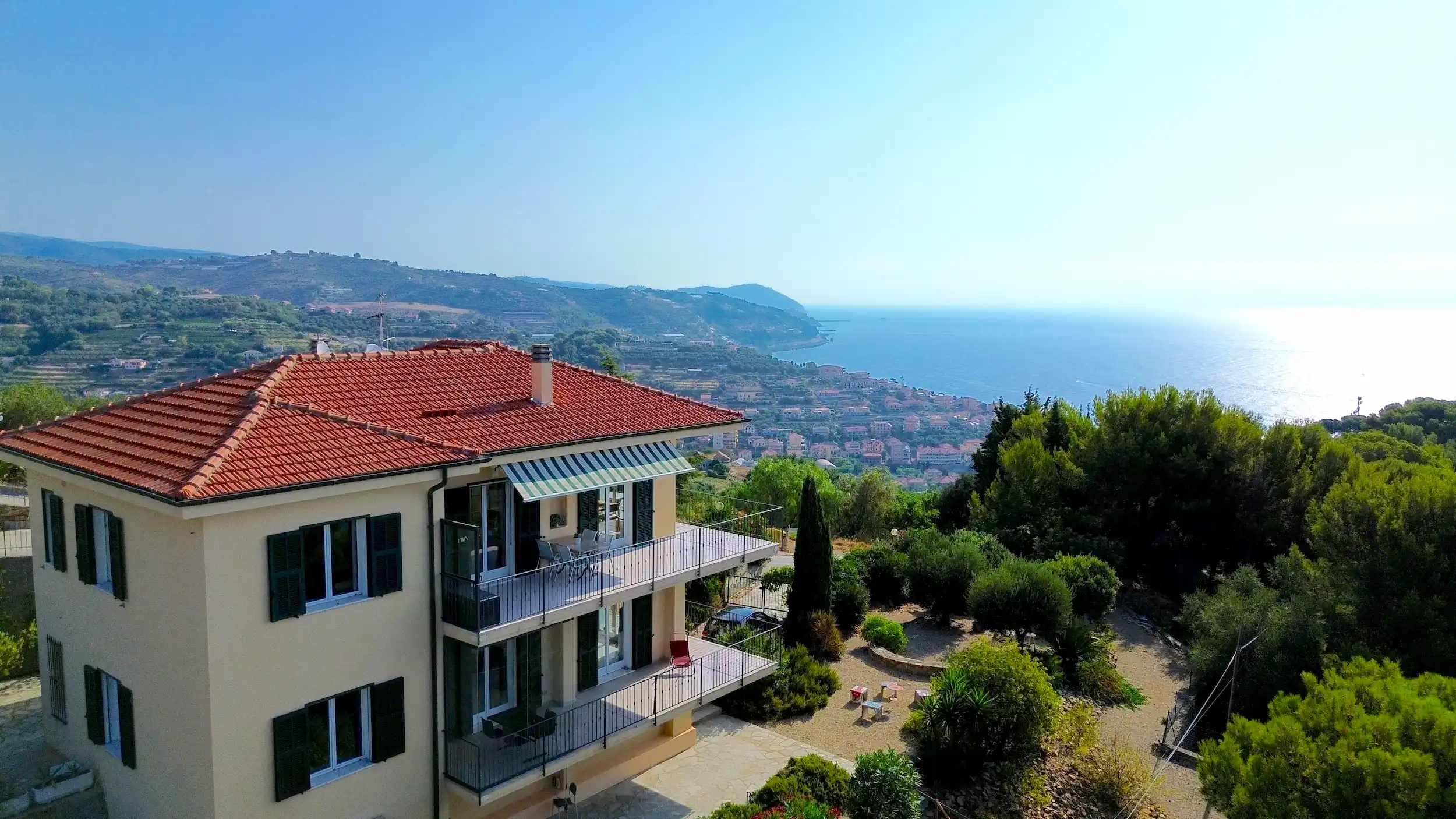 Dreamviews: Villa with two residential units