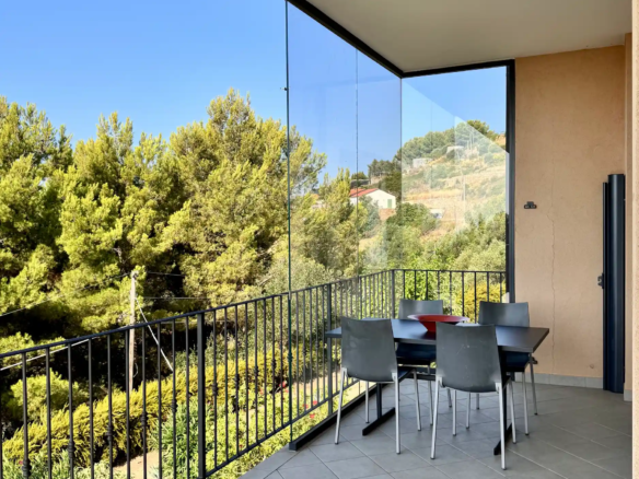 Dreamviews: Villa with two residential units