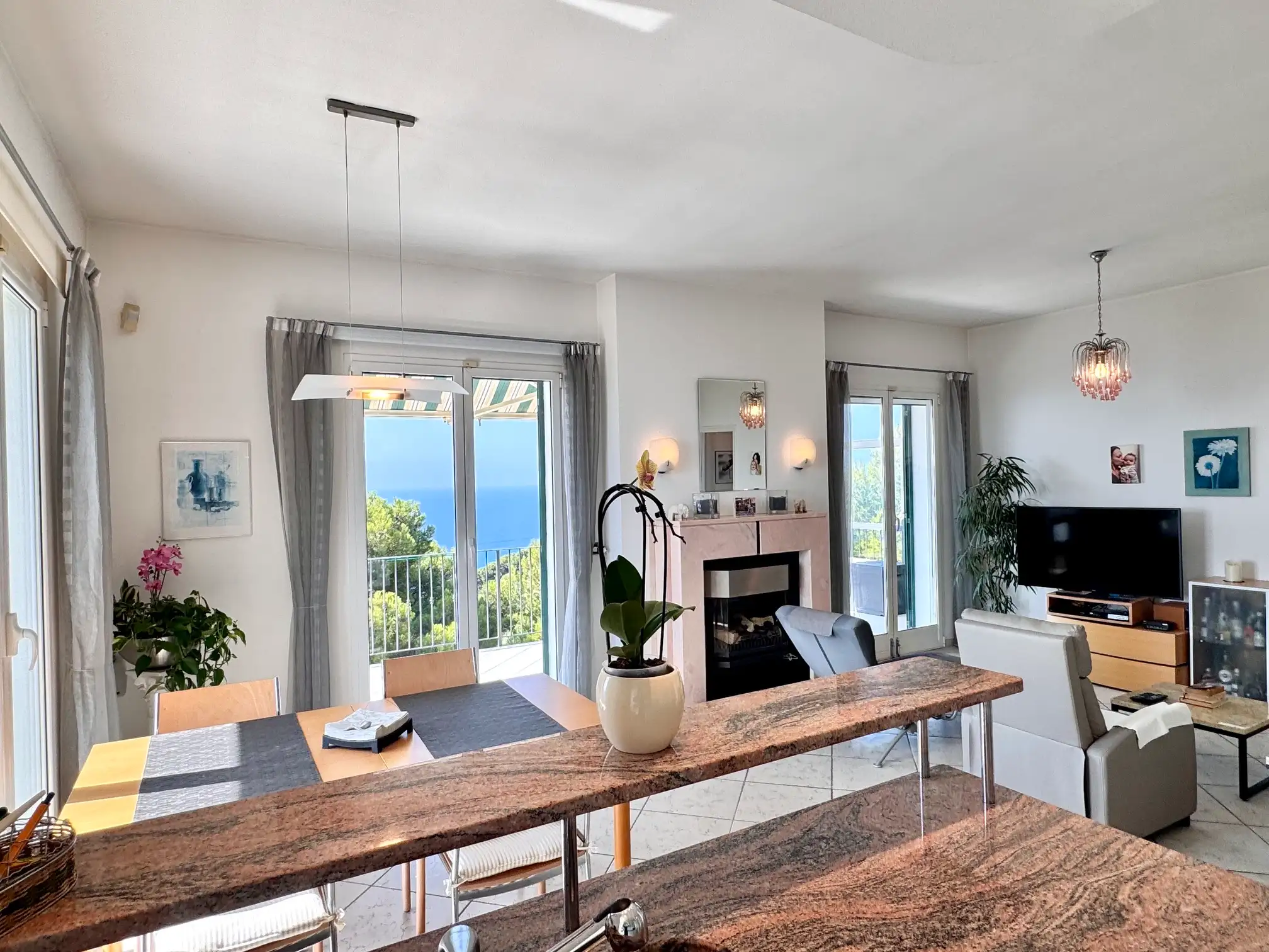 Dreamviews: Villa with two residential units