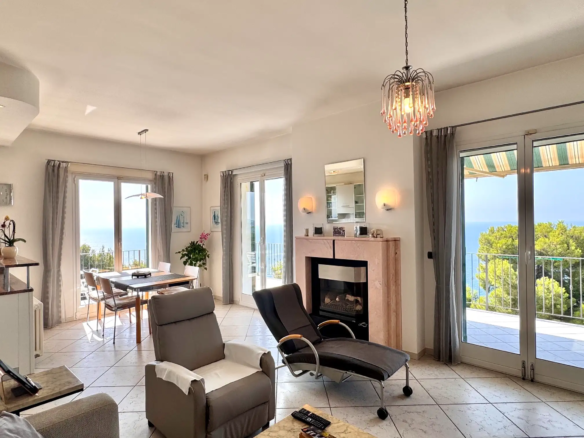Dreamviews: Villa with two residential units