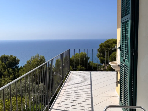 Dreamviews: Villa with two residential units