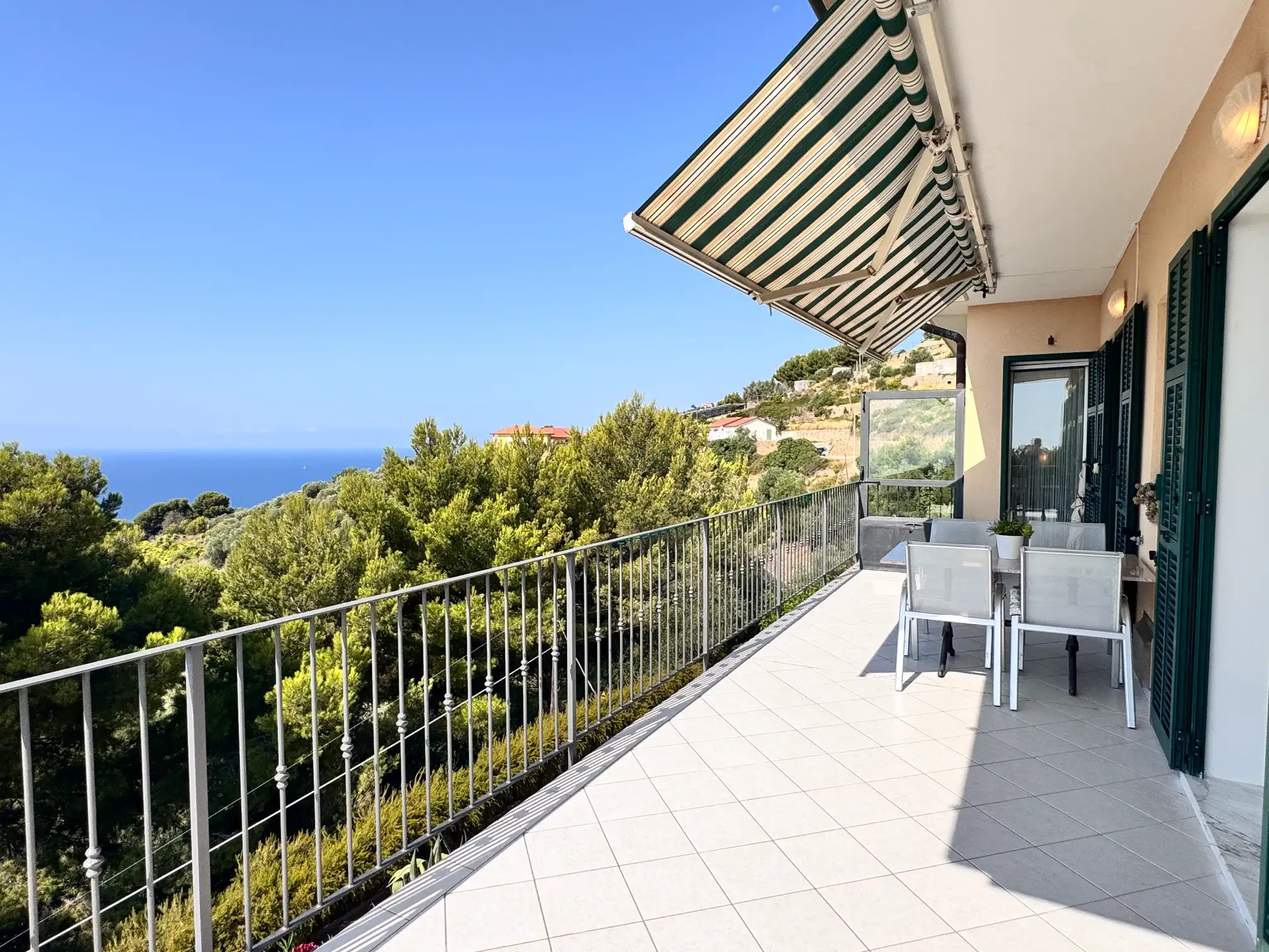 Dreamviews: Villa with two residential units