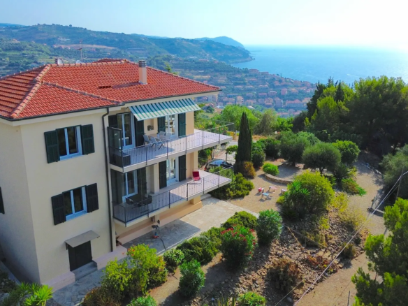 Dreamviews: Apartment with terrace and garden