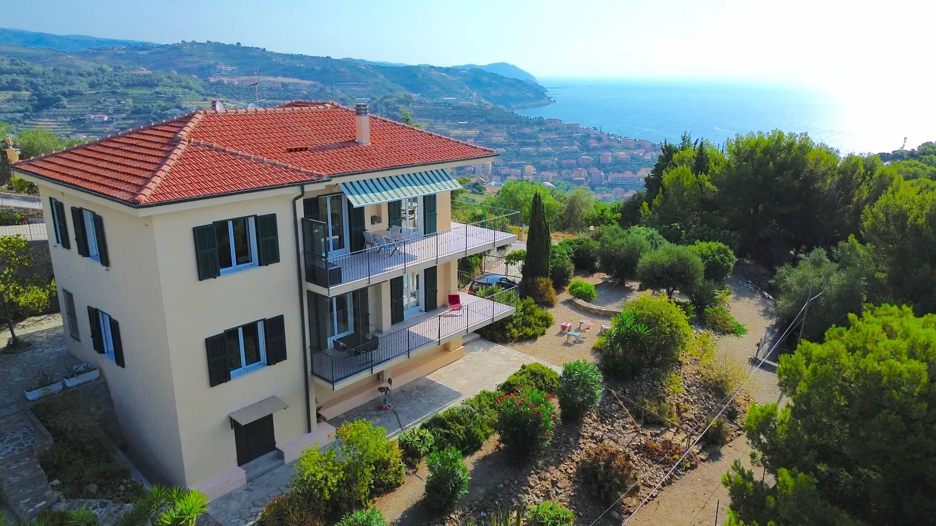 Dreamviews: Apartment with terrace and garden