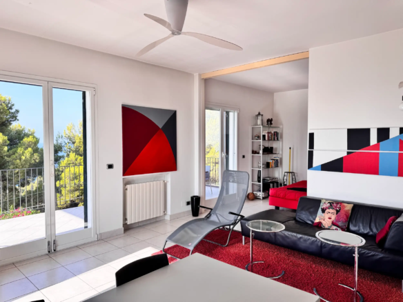 Dreamviews: Villa with two residential units