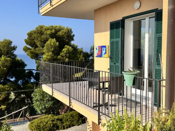 Dreamviews: Villa with two residential units