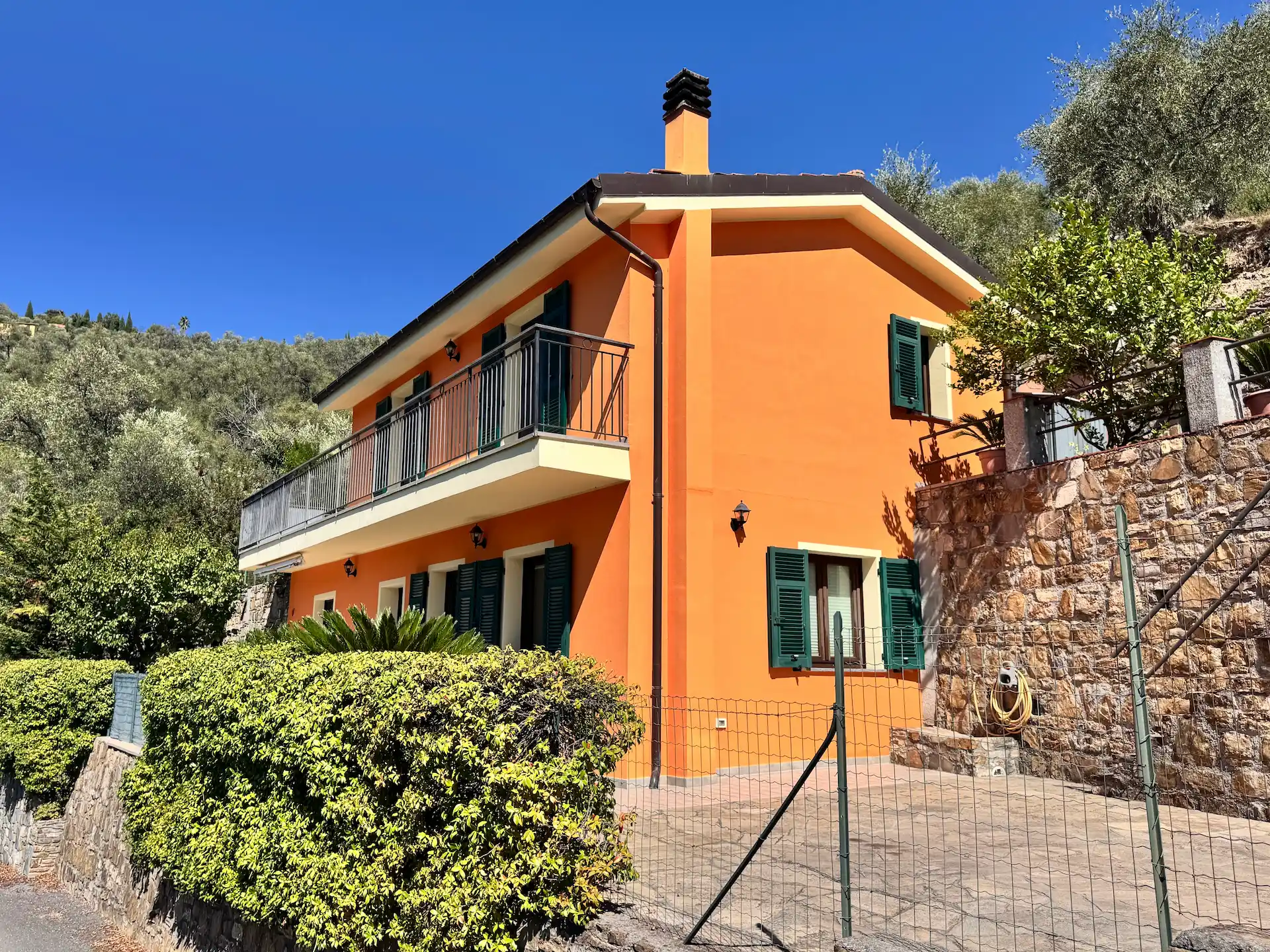 0_STARTBILD Spacious villa with olive grove