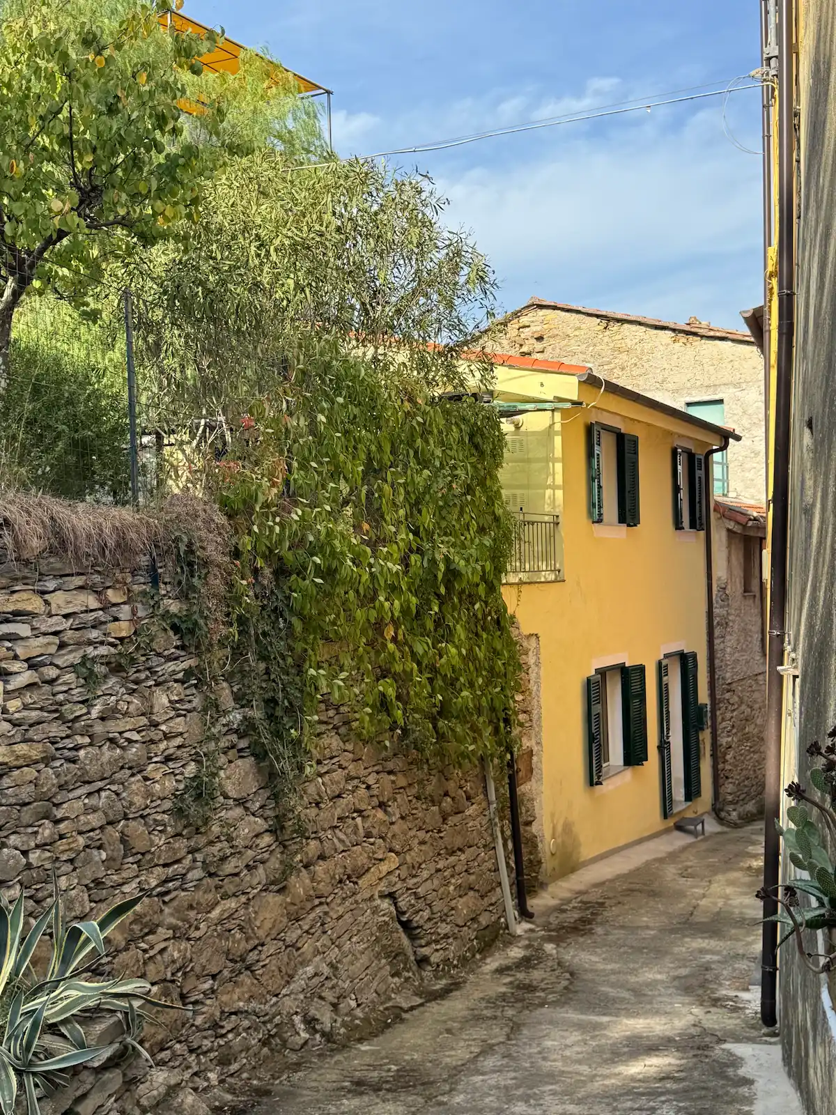 Restored house with garden and parking space