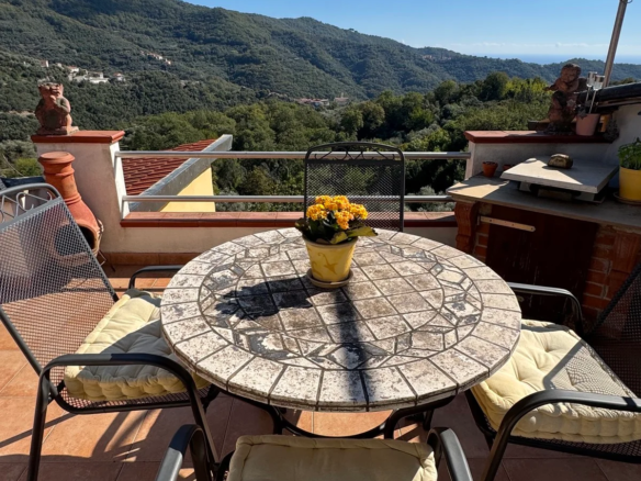 Unique village house with roof terrace and garden