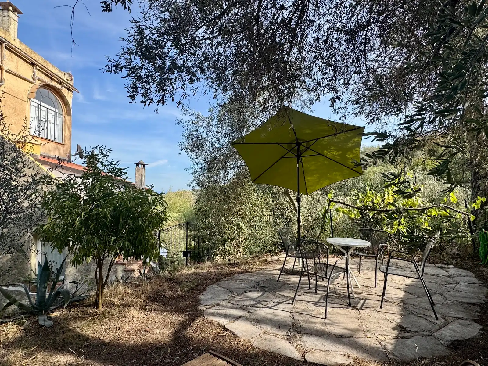 Restored house with garden and parking space