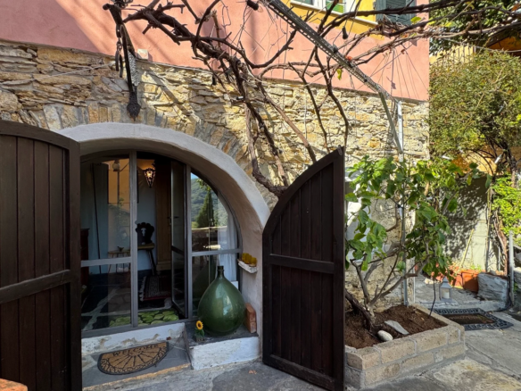 Unique village house with roof terrace and garden