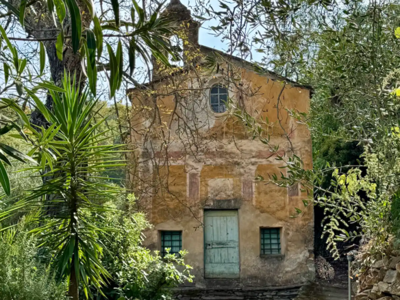 Restored house with garden and parking space